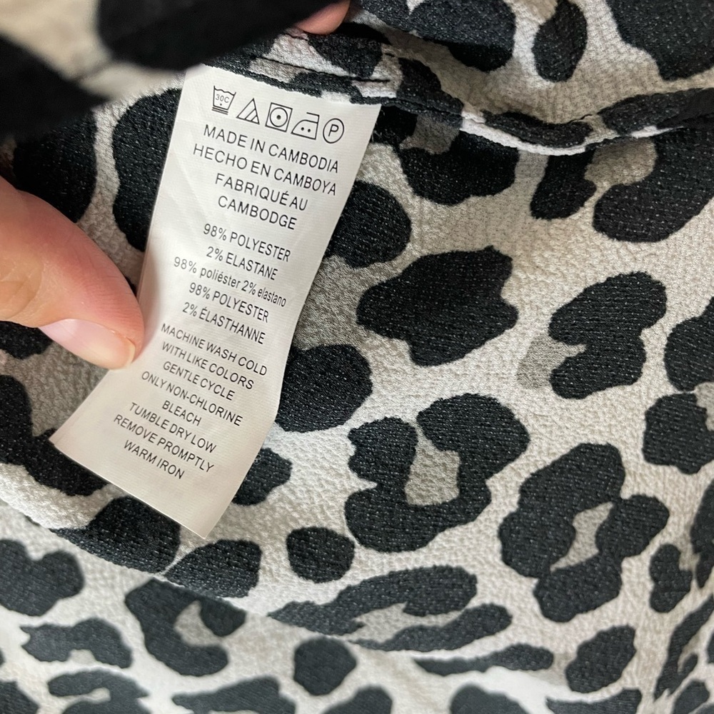 Michael Kors Leopard Animal Print Top Blouse Women’s Small White Black Gray - Picture 4 of 9